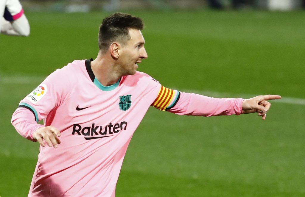 Messi lập cú đúp trong ngày phá vỡ kỷ lục