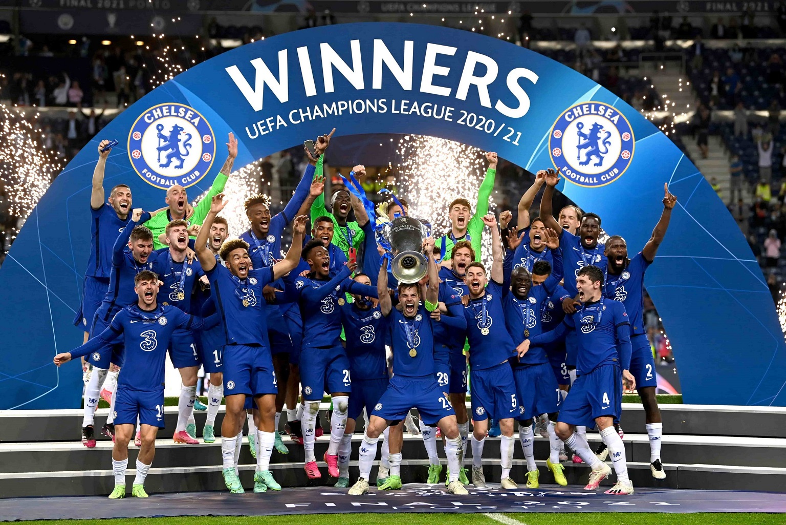 Chelsea xuất sắc vượt qua nhiều tên tuổi lớn để dành lấy cúp vô địch